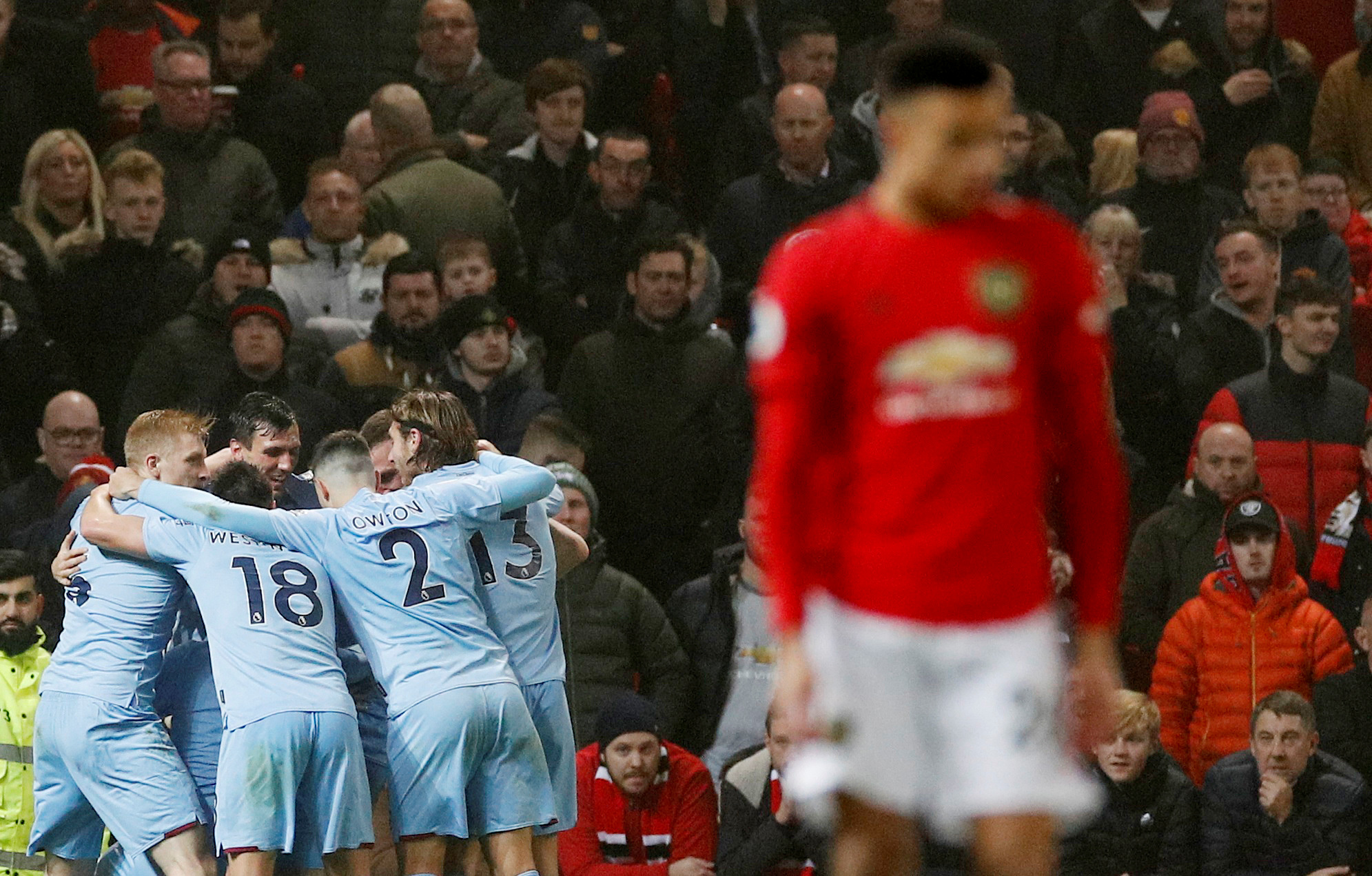 不当冤大头,米切尔拒绝为亲戚提供圣诞大战门票,请自己想法解决(米切尔拒绝亲戚索要圣诞大战门票:不当冤大头,自己想办法)